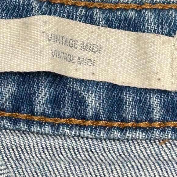 Universal Thread Med Wash Vintage Midi Distressed Cut Off Jean Shorts Sz 14 - Picture 10 of 11